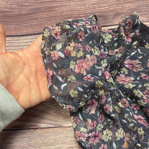 Floral cropped blouse; L - Picture 4 of 5